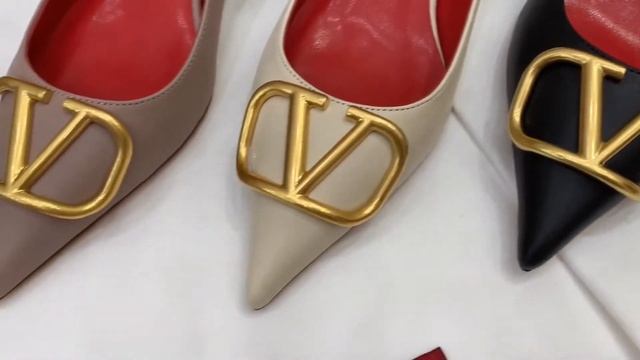 Элегантные туфли VALENTINO на низком каблуке смотреть онлайн