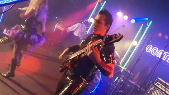 Jerome playing Atomic - Live Electric Bass смотреть онлайн