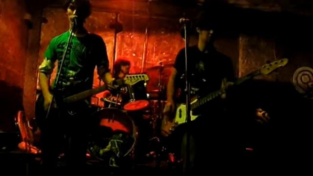 El Umbral - Lejos de aquí (En vivo Pando 13-04-2007) смотреть онлайн