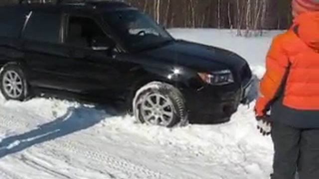 Subaru Forester в сугробе смотреть онлайн
