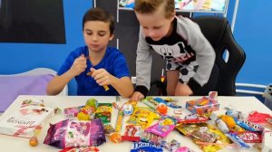 ПОКУПАЕМ МНОГО СЛАДОСТЕЙ И КОНФЕТ Jelly Belly, Kinder Surprise, M&Ms И SKITTLES