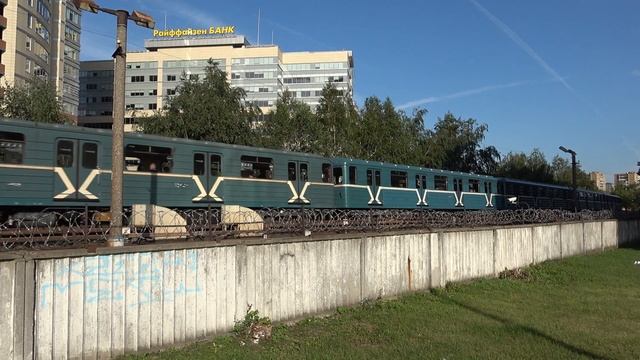 Московский Метрополитен 81-717/714 серии 8721 и 8722 на станции Технопарк смотреть онлайн