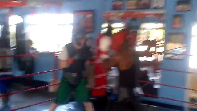 Ollie Platt and Klass Mboyane Sparring (former SA champion) смотреть онлайн