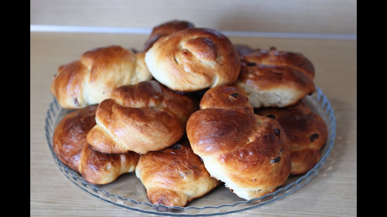 БУЛОЧКИ С ИЗЮМОМ В ХЛЕБОПЕЧКЕ