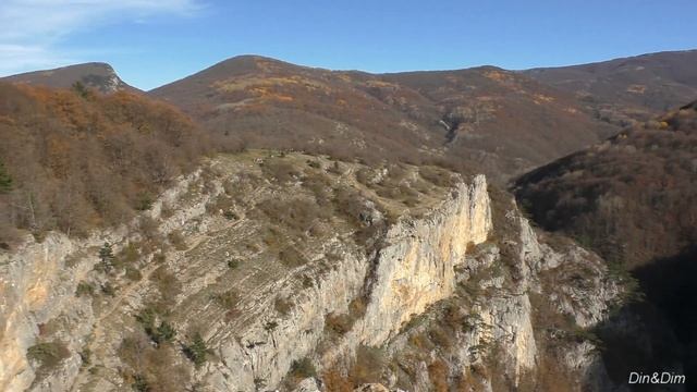 Большой каньон Крыма. Вид на каньон со смотровой площадки над Коровьим гротом. 3 ноября 2018 года. смотреть онлайн