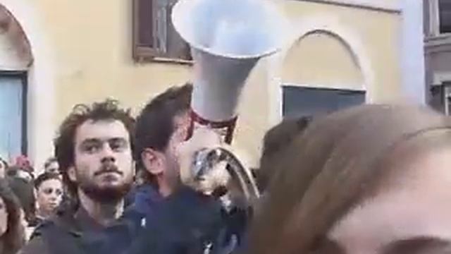 Montecitorio inOndata... смотреть онлайн