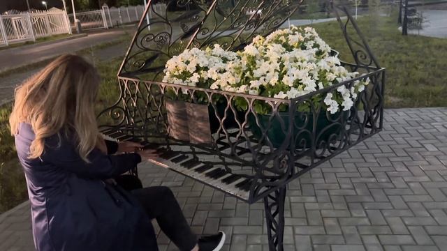 Приехала подруга / Ресторан северной кухни / Первый поющий фонтан на Ямале / Отмечаем День города смотреть онлайн