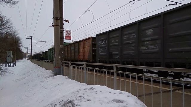 Электровозы ВЛ10У-133 и ВЛ10У-648 с грузовым поездом смотреть онлайн
