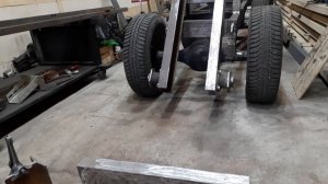 Делаем стрелу на мини погрузчик из ступиц ваз.