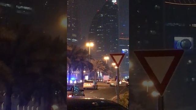 Грандиозный пожар возле Дубай Молла,горит Sky Garden смотреть онлайн