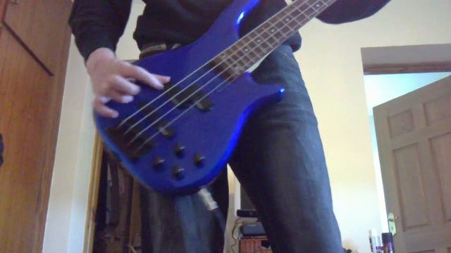 Green Day Holiday Bass Cover смотреть онлайн
