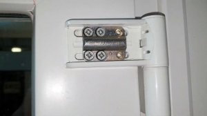 Как отрегулировать пластиковую входную дверь самому, если она просела?
