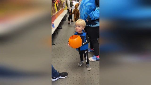 Как американцы празднуют Halloween. Часть 2: Празднование смотреть онлайн