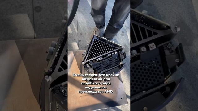 Обслуживание Mac Pro от Apple. Рекомендуем чистить свою технику раз в год. смотреть онлайн