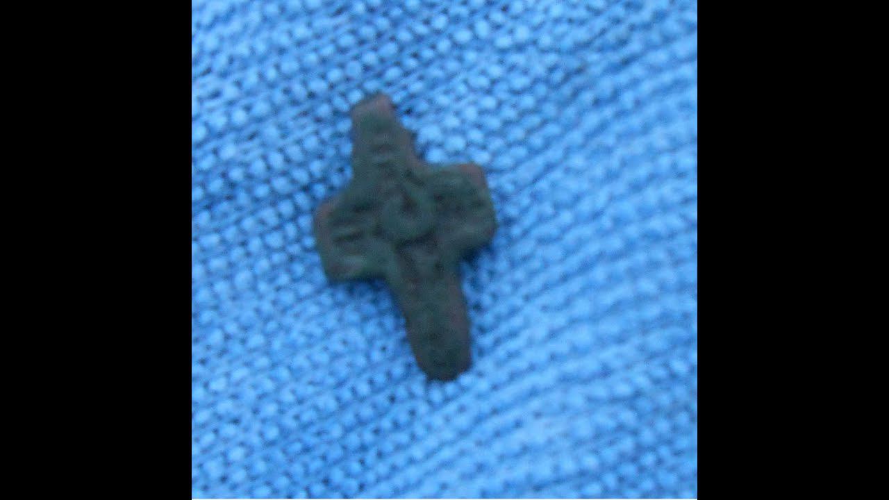 Коп возле руин церкви! Нашел детский крестик! Нашел пуговицу-гирьку. смотреть онлайн