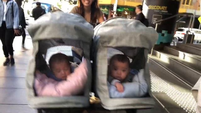 #twins Strolling Around With Super Comfy Valco Baby Snap Ultra Duo Pram #babypram #valcobaby #revie смотреть онлайн