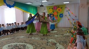 Яулыҡтар мн бейеү. Танец с платками.