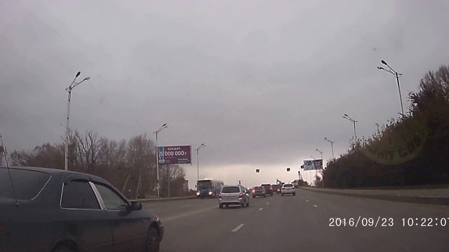 Их не научили включать поворотники. смотреть онлайн