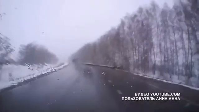 Каток упал с тягача на трассе под Липецком смотреть онлайн