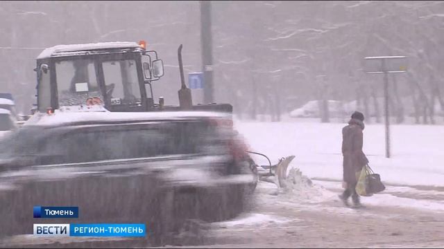 Порядка 700 единиц снегоуборочной техники вышло на дороги Тюмени смотреть онлайн