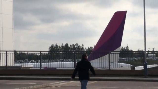 London Luton Airport смотреть онлайн