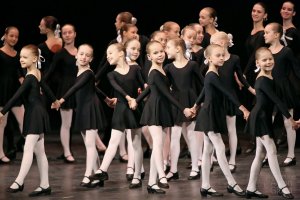 «Класс концерт», ансамбль «Школьные годы». «Class concert», ensemble «School Years».