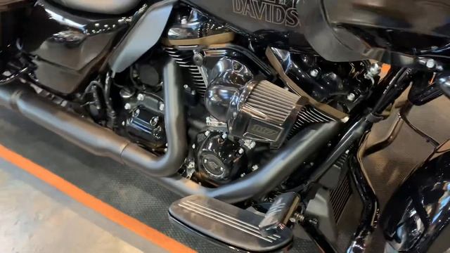 2023 Harley-Davidson Road Glide ST in Vivid Black смотреть онлайн