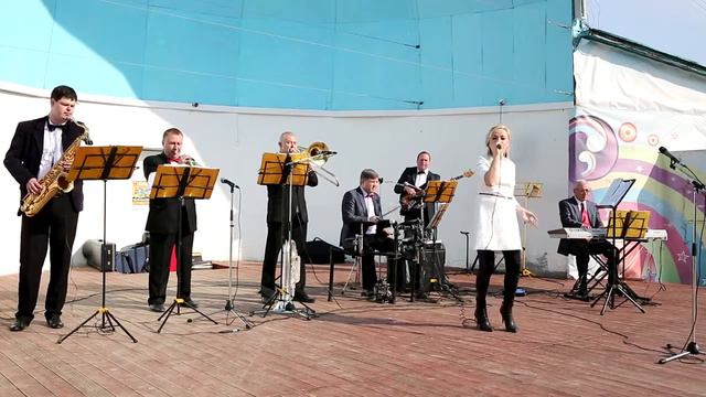 "Стоят девчонки" смотреть онлайн