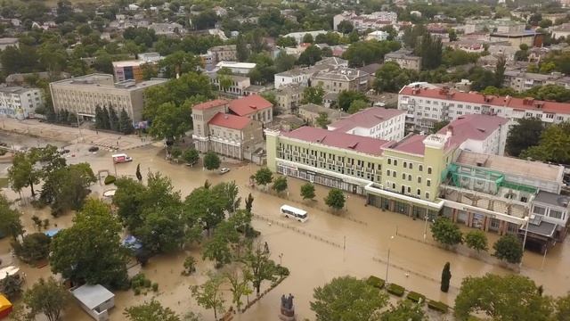 Потоп в центре Керчи. смотреть онлайн