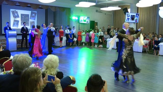 взрослые продолжающие - квикстеп смотреть онлайн