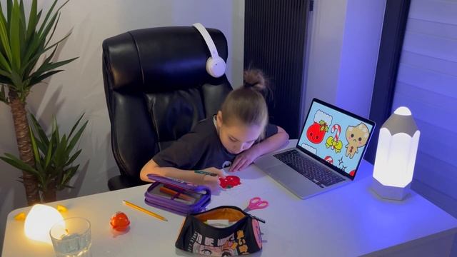 Распаковка Киндер! ӏ Делаем украшение на новый год! ӏ Знакомство! смотреть онлайн