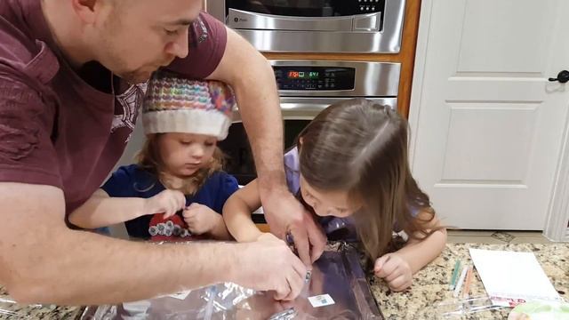 Easy to Make Christmas Ornaments! Groovy Girls share a great kids project! GroovyGirlsTV GGTV смотреть онлайн
