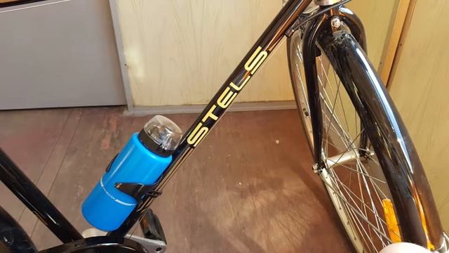 Как закрепить флягу на велосипед, без болтов, быстро и надежно... смотреть онлайн