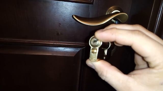 КАК ВЫСВЕРЛИТЬ ДВЕРНУЮ ЛИЧИНКУ