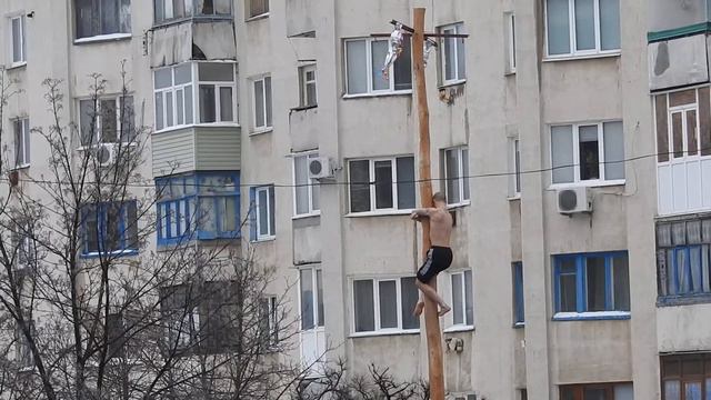 Лезут на столб - Масленица 2018 г. Краснодон - Проводы Масленицы 18.02.2018 смотреть онлайн
