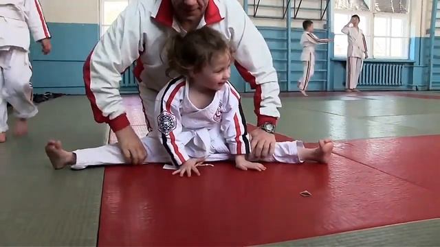 Часть 3. Каратэ тренировка для детей с тренером / София на каратэ / Training in karate. Children смотреть онлайн