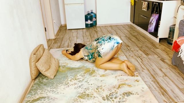 HOME YOGA WITH OLESYA