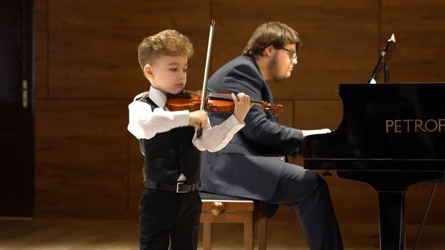 J.B. Lully - Gavotte. Moldovanu Cezar (6 year) смотреть онлайн