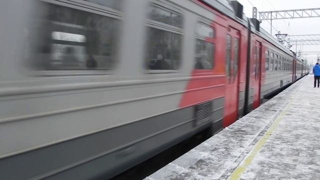 Электропоезд ЭД4М-0347 с сообщением "Москва - Петушки" смотреть онлайн