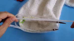 Капор спицами с манишкой и воротником 7