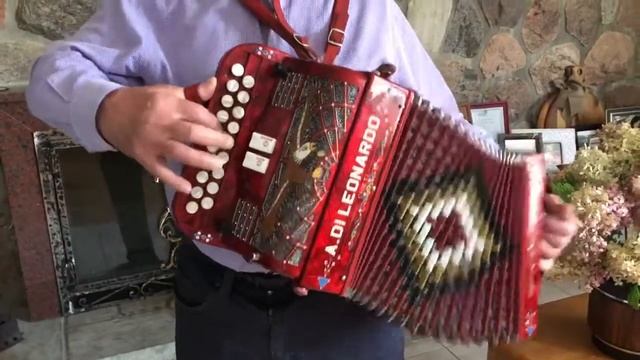 Accordion Tunes - Tarantella with Rosano Giamberardino - L'organetto a 91 anni смотреть онлайн
