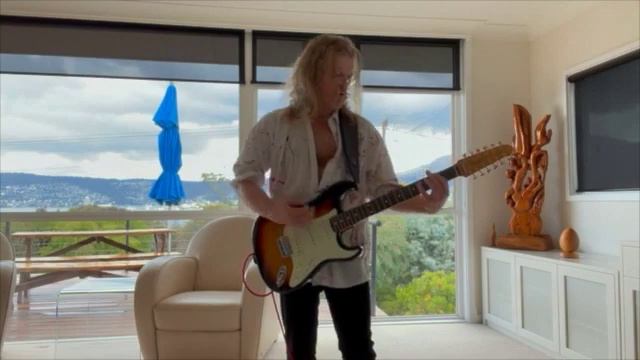 beautiful out of the box - a 12 string fender stratocaster test смотреть онлайн