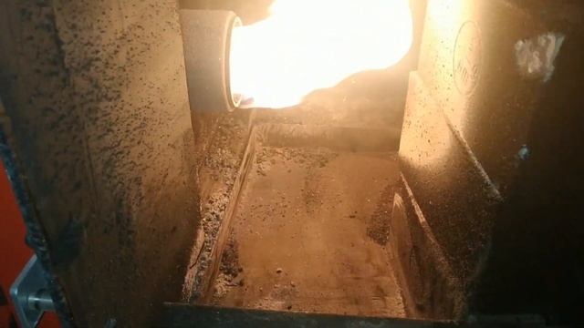 20kW KIPI granulinio degiklio užkūrimas su valdikliu Ecomax 920 katile Mocek смотреть онлайн