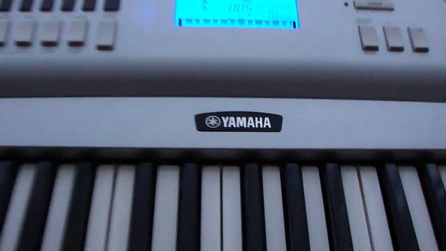 Yamaha DGX-220 смотреть онлайн