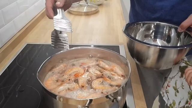 VLOG Варим креветки, Анюта-повар смотреть онлайн