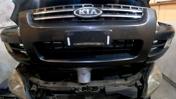 Снимаем передний бампер Kia Sportage 2004-2008год