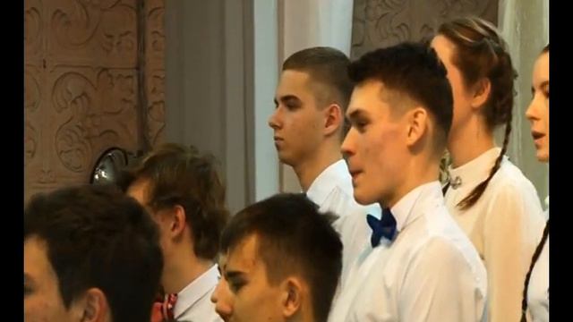 В 5 школе Саяногорска идет фестиваль хоров смотреть онлайн