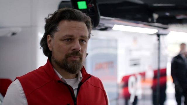 See How LOCTITE® 620 Retaining Compound Is Used On Porsche 99X Electric Racing Car Bearings