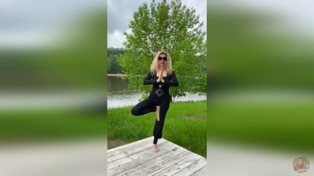 Йога, поза дерева) смотреть онлайн