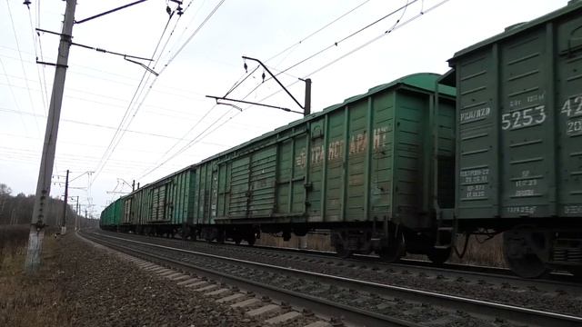 "С приветливым басом". ВЛ10У-052 с грузовым поездом смотреть онлайн